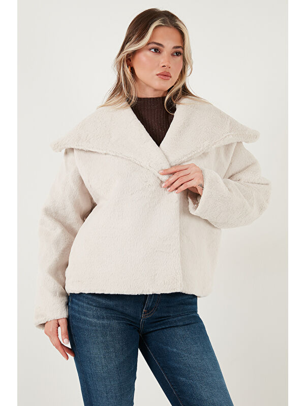 Lela Oversize Geniş Yaka Çıtçıt Düğmeli Astarlı Pelüş Mont 6839623