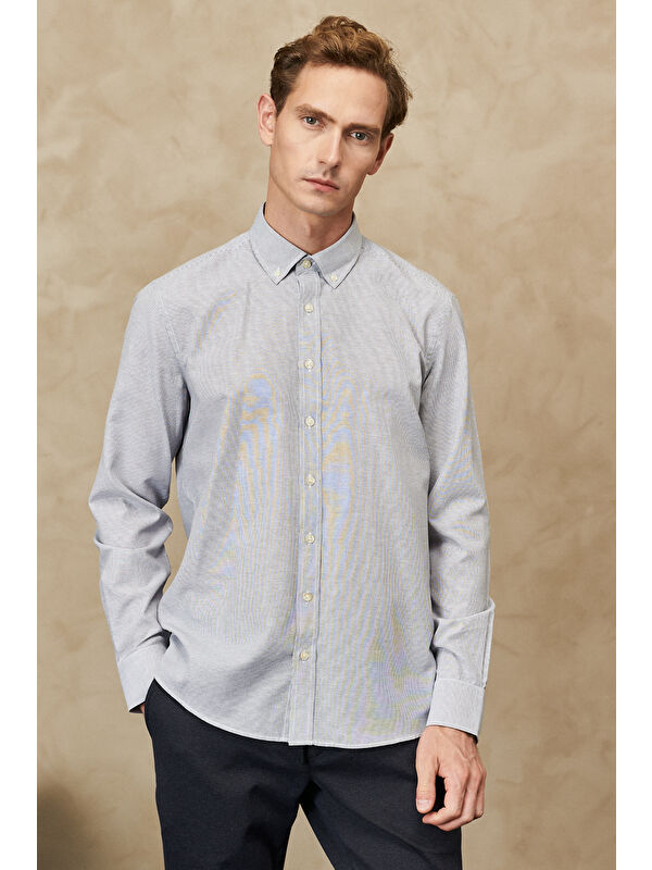 Altınyıldız Classics Erkek Beyaz-Lacivert Slim Fit Dar Kesim Düğmeli Yaka Çizgili Gömlek