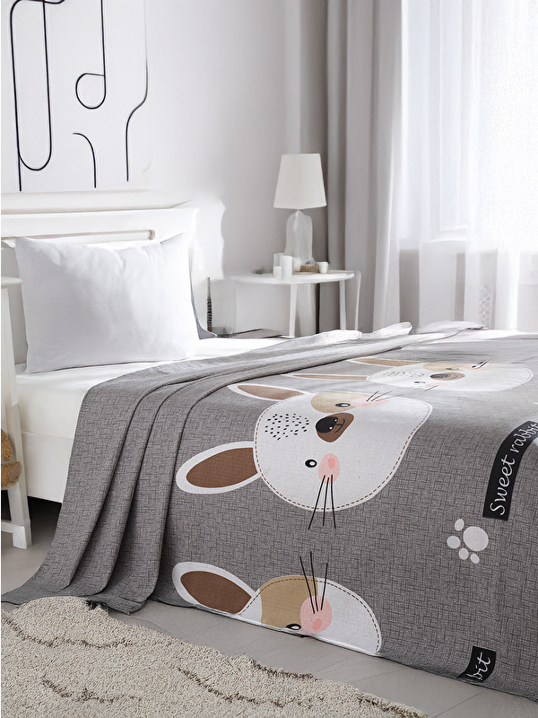 UPSTYLE Doğal Pike Baskılı Kids 140x230cm Tavşancık A.Kahve-Gri-Pembe