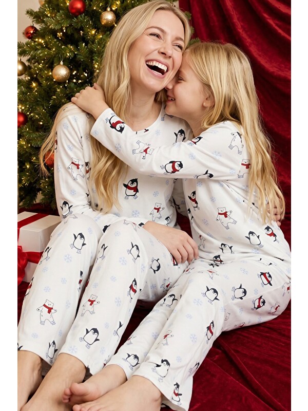 Siyah İnci Beyaz Yılbaşı Temalı Desenli Termal Kumaşlı Ultra Soft Yumuşak Örme Pijama Takımı