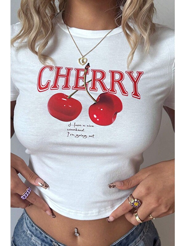 Tarz Cool Kadın Baskılı Beyaz Crop Tişört - Cherry Desenli, Yazlık Kısa Kollu Bluz