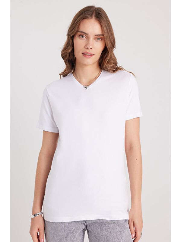 TUDORS Kadın Slim Fit Dar Kesim Pamuklu Yumuşak Dokulu Elastanlı Esnek Kumaş Düz Basic Beyaz V Yaka Tişört