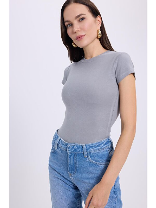 TUDORS Kadın Regular Fit Klasik Kesim Bisiklet Yaka Viskon Kumaş Ultra Soft Gri Tişört