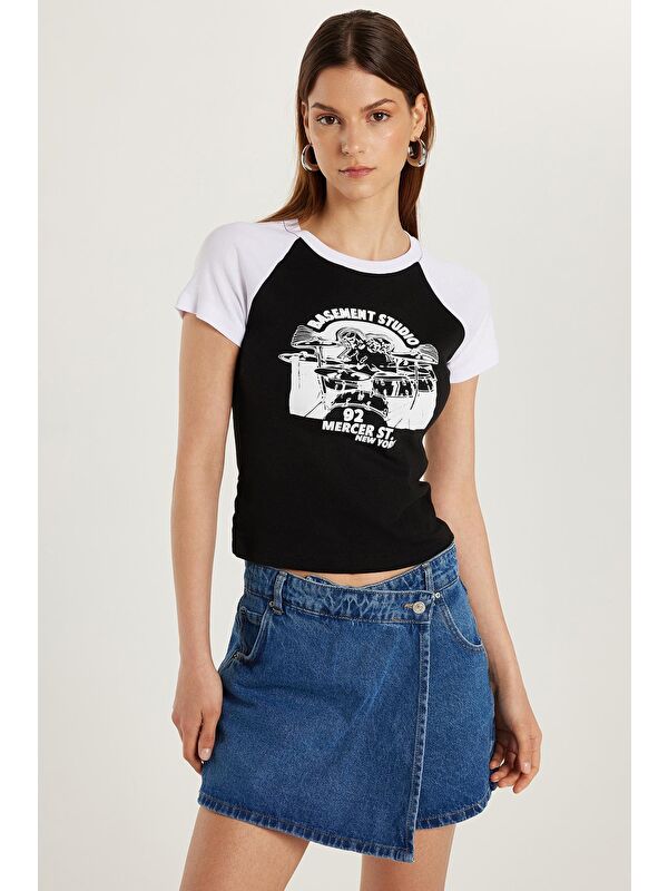 TUDORS Kadın Slim Fit Dar Kesim %100 Pamuk Kısa Kollu Bisiklet Yaka Baskılı Siyah Tişört