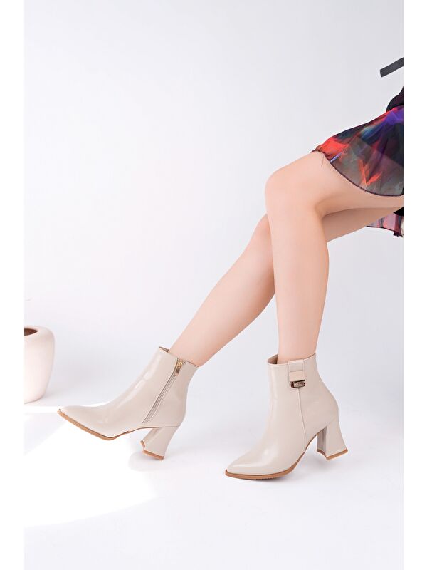 LUXERA Sivri Burun Toka Detaylı Fermuarlı Kalın Topuklu Kadın Bot - Görsel 7