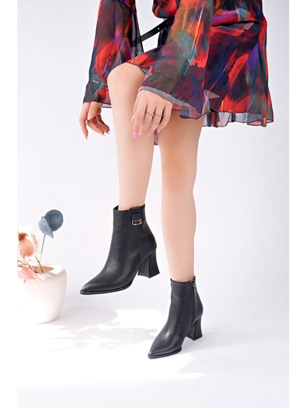 LUXERA Sivri Burun Toka Detaylı Fermuarlı Kalın Topuklu Kadın Bot - Görsel 7