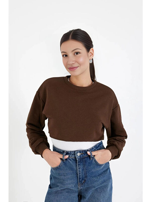Hazelin Kadın Kahverengi Basic Bisiklet Yaka Uzun Kollu Crop Sweatshirt HZL24W-ZK11351