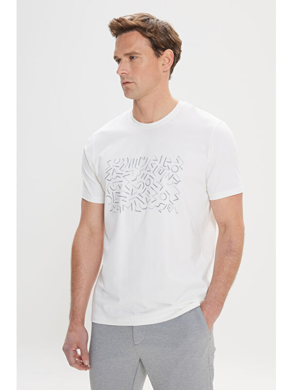 Altınyıldız Classics Erkek Ekru Slim Fit Dar Kesim Pamuklu Esnek Baskılı Bisiklet Yaka Tişört