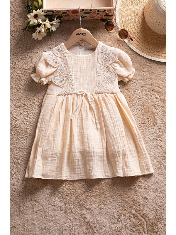 Cansın Mini Krem Müslin Kumaş Önü Dantelli Kız Bebek Elbise 22675