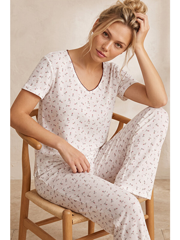 Siyah İnci ekru çiçek desenli Pointelli Örme Pijama Takımı 26120680