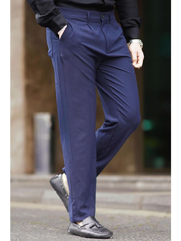 Madmext Lacivert Regular Fit Düz Kesim Yan Cepli Erkek Pantolon 6540