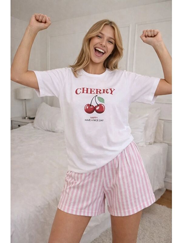 carla10 Cherry Baskılı Çizgili Şortlu Kadın Pijama Takımı – Beyaz/Pembe