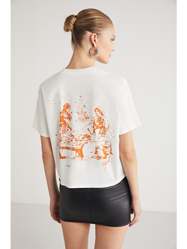 GRIMELANGE FINA Kadın Sırt Baskı Detaylı Regular Fit Bisiklet Yakalı %100 Organik Pamuklu EKRU T-Shirt
