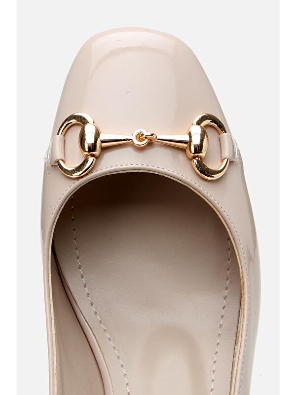 Kadın Rugan Bej Tokalı Arkası Açık Topuklu Ayakkabı - Görsel 7