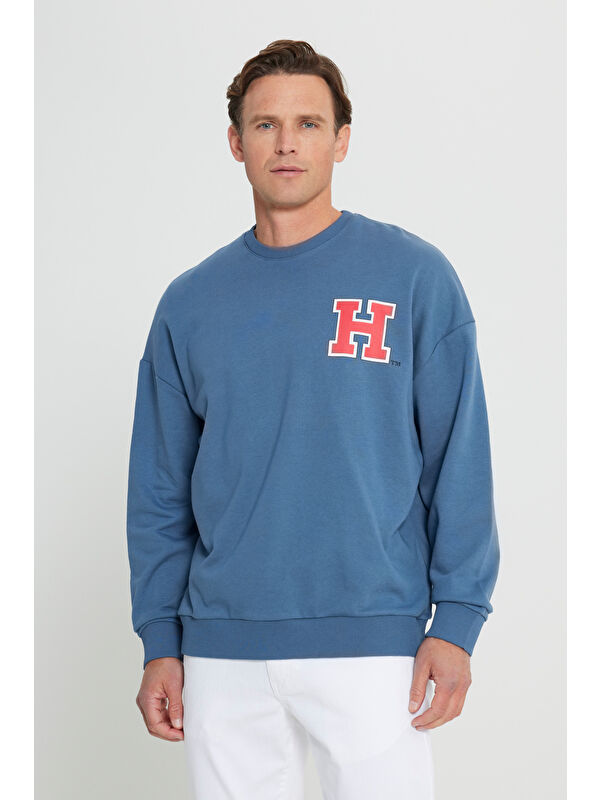AC&Co / Altınyıldız Classics Erkek İndigo Oversize Fit Bol Kesim Harvard Lisanslı 3 İplik Pamuklu Bisiklet Yaka Sweatshirt