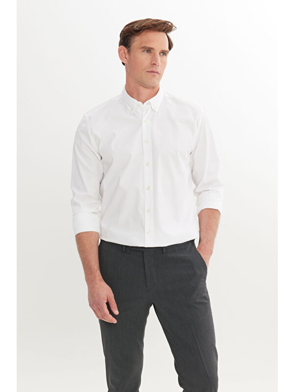 AC&Co / Altınyıldız Classics Erkek Beyaz %100 Pamuk Tailored Slim Fit Dar Kesim Düğmeli Yaka Gömlek