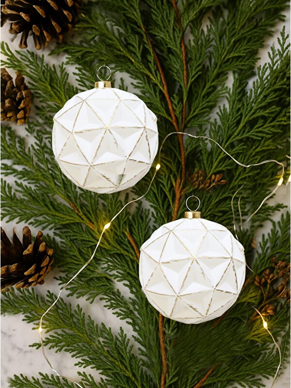 Parti Adresi Yılbaşı Topu Geometrik Desenli Eskitme Detaylı Ağaç Süsü Beyaz 10 cm – 2'li Set