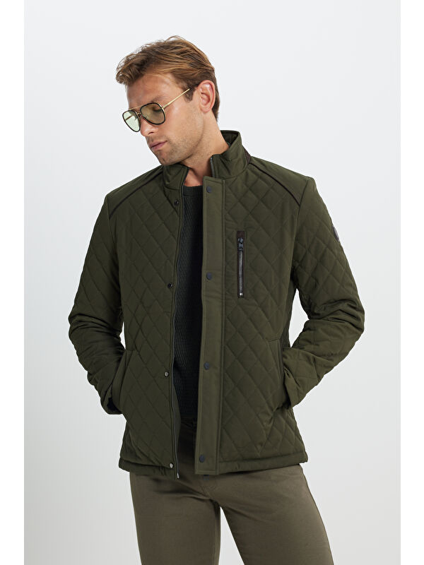 Altınyıldız Classics Erkek Haki Standart Fit Normal Kesim Dik Yaka Kapitone Desenli Çıtçıtlı Yan Cepli Overcoat