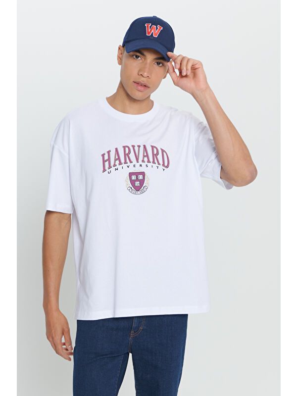 AC&Co / Altınyıldız Classics Erkek Beyaz Harvard Lisanslı Oversize Bol Kesim %100 Pamuk Baskılı Bisiklet Yaka Tişört