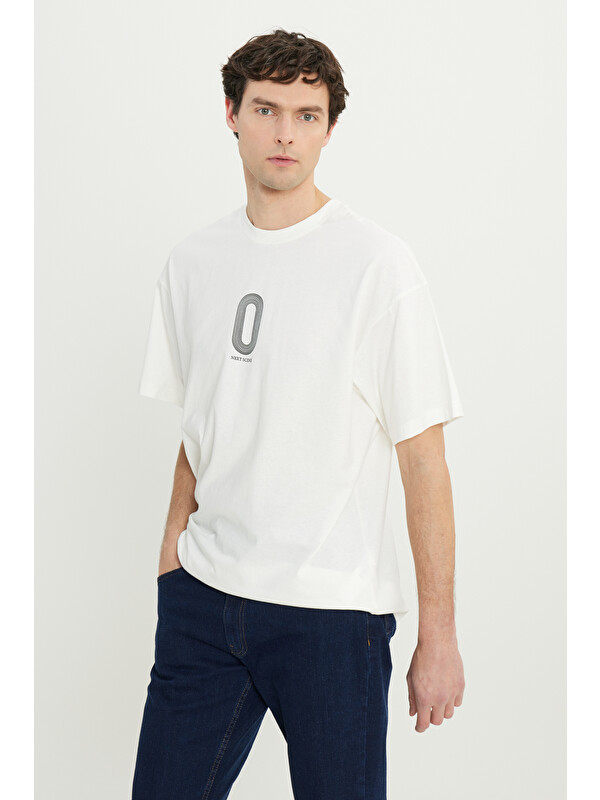 AC&Co / Altınyıldız Classics Erkek Ekru %100 Pamuk Oversize Fit Rahat Kesim Bisiklet Yaka Baskılı Tişört