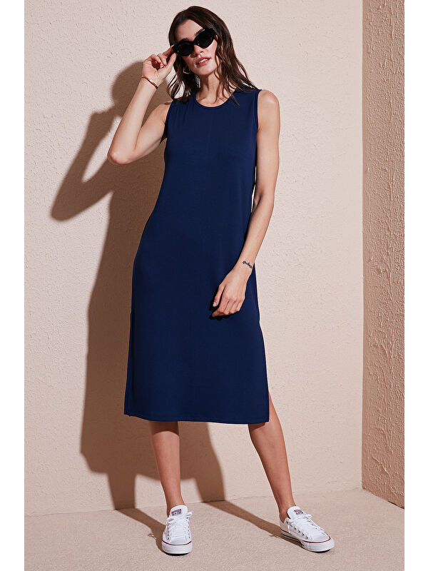 Lela Regular Fit Bisiklet Yaka Yırtmaç Detaylı Basic Midi Elbise 5866160