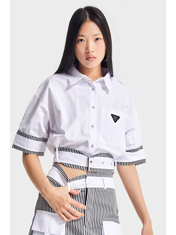 It's Basic Kadın Beyaz Renk Oversize Kemer Detaylı Önü Düğmeli Crop Top Kumaş Gömlek