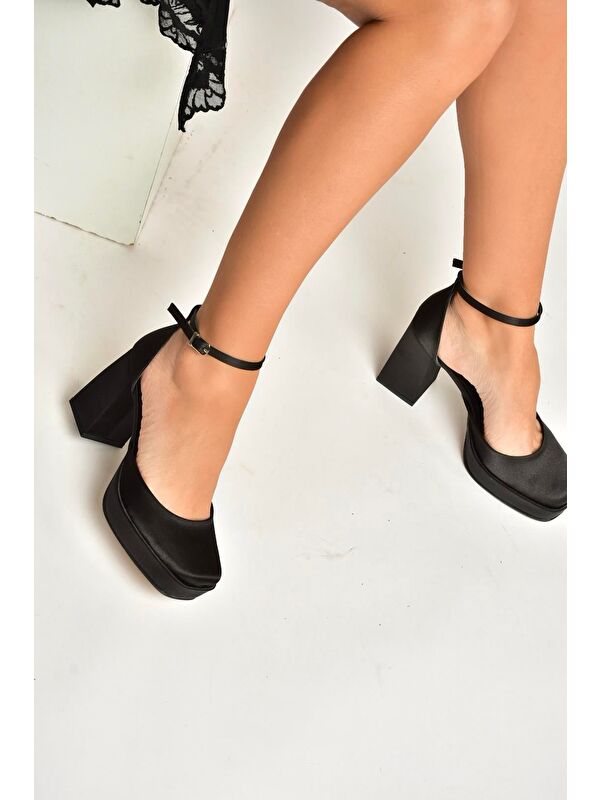 Fox Shoes Siyah Kadın Topuklu Ayakkabı Y246043004