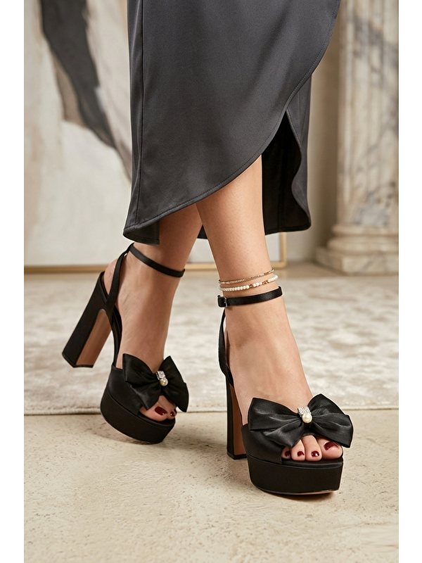 Fox Shoes Siyah Kadın Topuklu Ayakkabı Y820203904