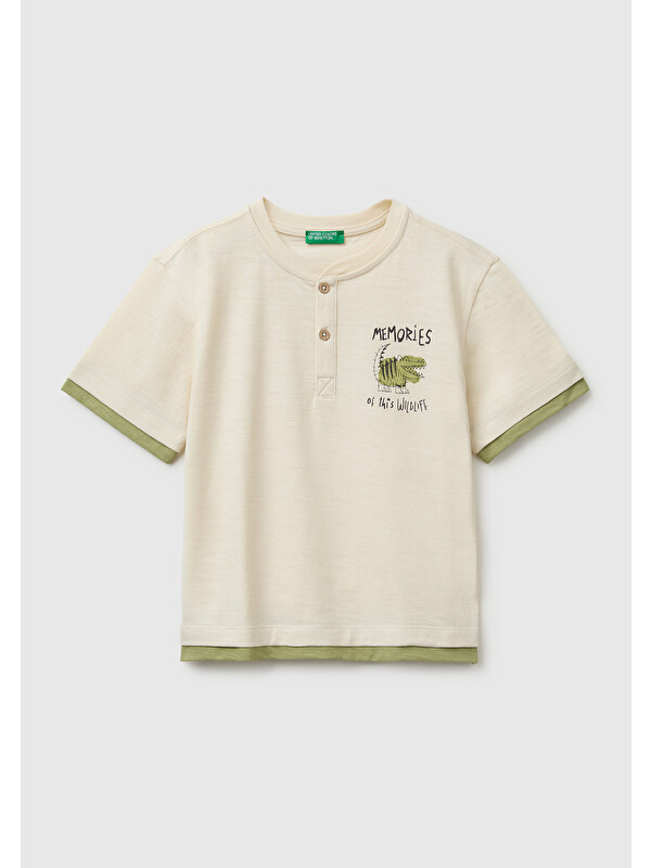 United Colors Of Benetton Erkek Bebek Krem Göğsü Baskı Detaylı Düğmeli Bisiklet Yaka T-Shirt