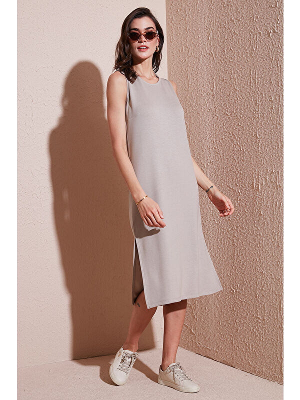 Lela Regular Fit Bisiklet Yaka Yırtmaç Detaylı Basic Midi Elbise 5866160