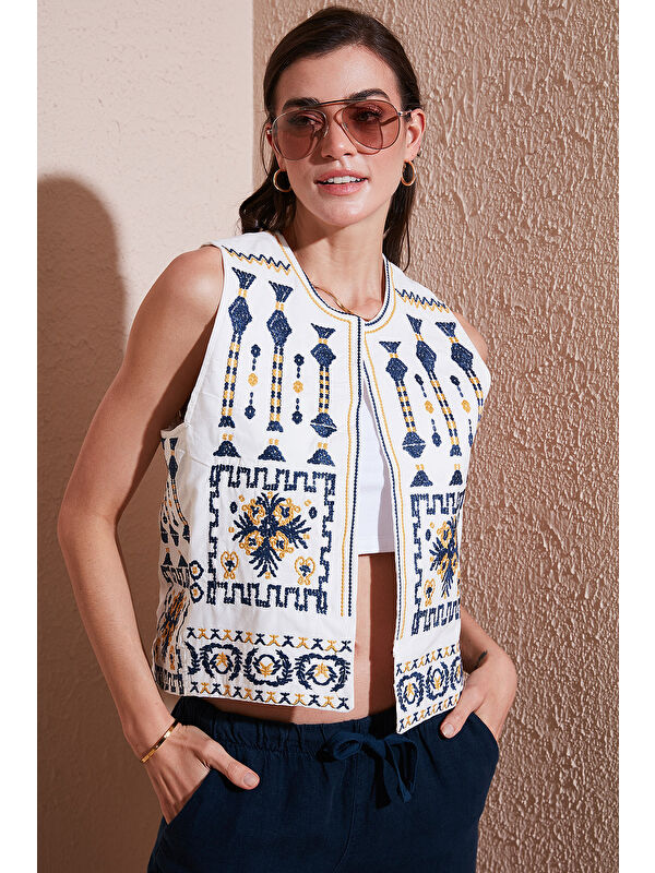 Lela Pamuklu Regular Fit Çiçekli Nakış İşlemeli Yelek 676293