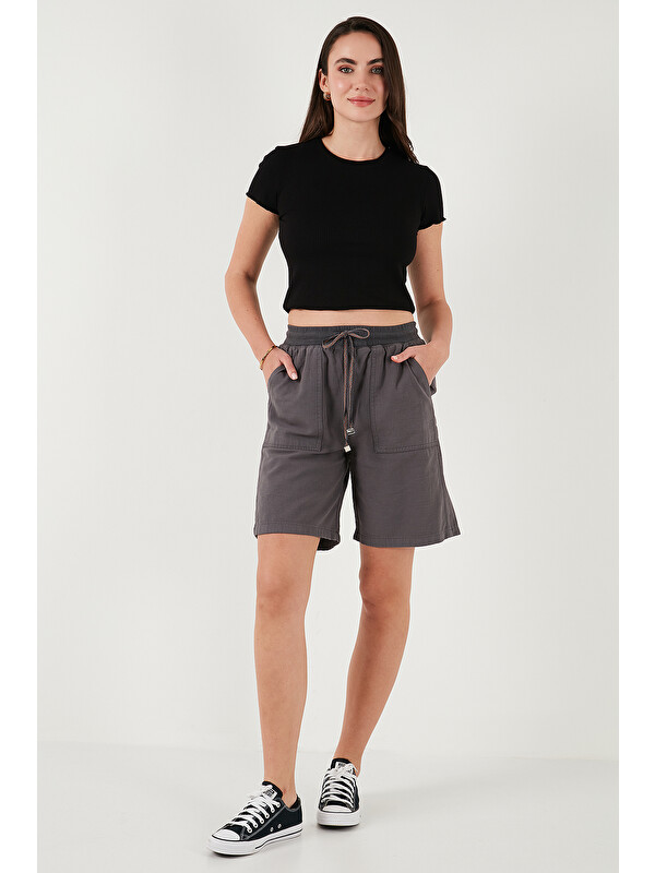 Lela Pamuklu Relaxed Fit Yüksek Bel Cepli Kadın Mini Şort 668YP5384