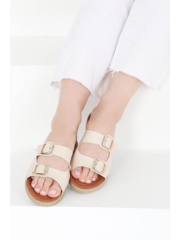 Kadın Krem Tokalı Terlik - 27406 - Görsel 3