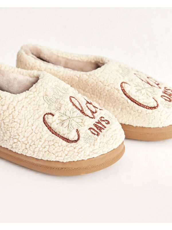 Kadın Kışlık Cold Days Nakışlı Rahat Ev İçi Ayakkabı – Krem Renk - Görsel 3