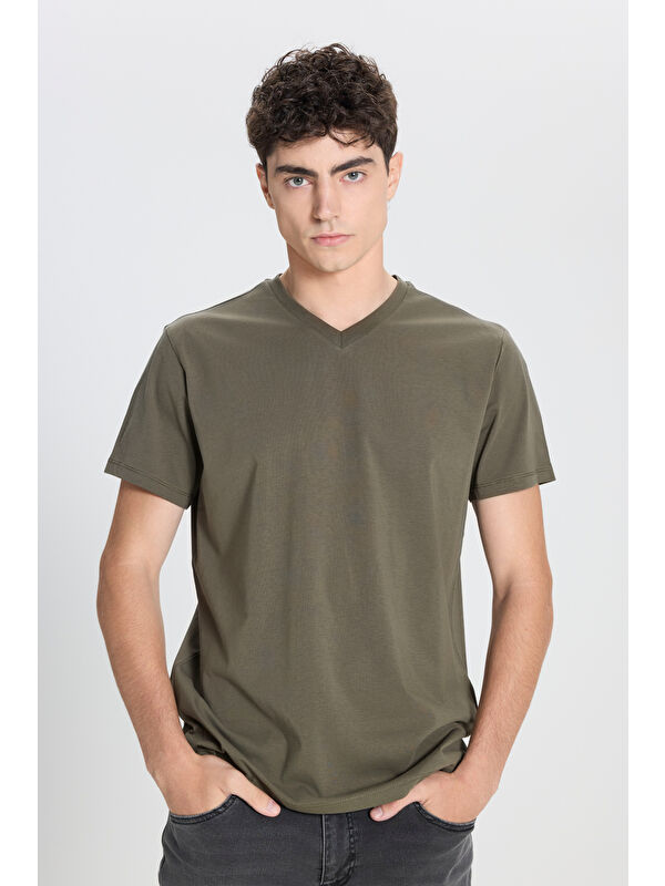 AC&Co / Altınyıldız Classics Erkek Haki Slim Fit Dar Kesim V Yaka Pamuklu V Yaka Kısa Kollu Tişört
