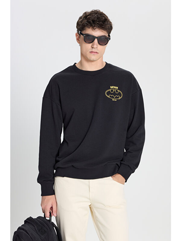 AC&Co / Altınyıldız Classics Erkek Siyah Batman Lisanslı 3 İplik Loose Fit Bol Kesim Pamuklu Bisiklet Yaka Sweatshirt