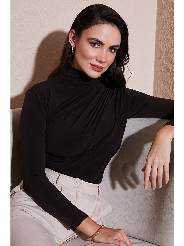 Lela Streç Büzgü Detaylı Slim Fit Dik Yaka Kadın Bluz 669925
