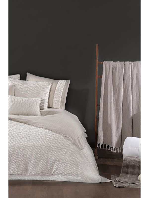 Çeyiz Diyarı Clara Lüks Comforter 13 Parça Çeyiz Seti Ekru