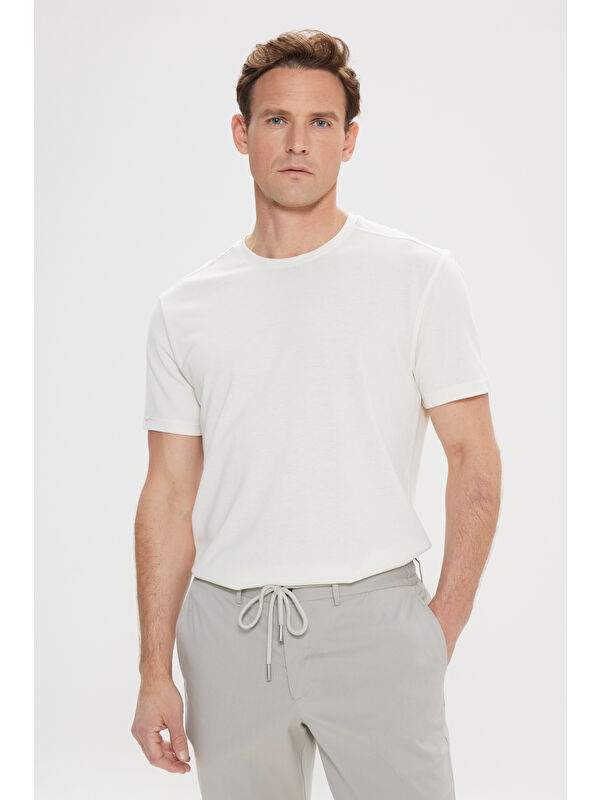 Altınyıldız Classics Erkek Ekru Slim Fit Dar Kesim Pamuklu Bisiklet Yaka Tişört