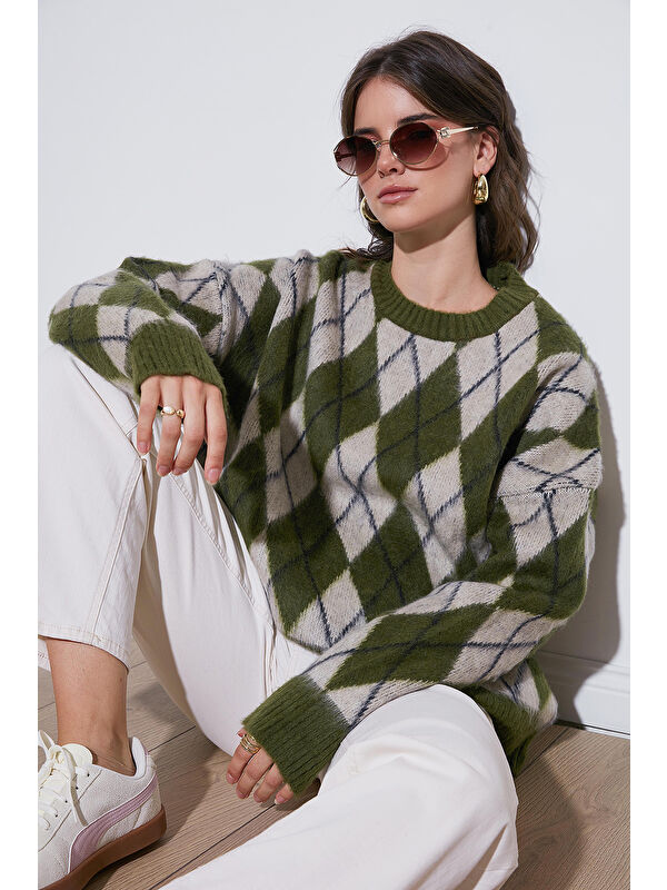 Lela Oversize Fit Bisiklet Yaka Baklava Desenli Yumuşak Dokulu Kadın Kazak 4616223