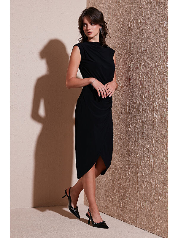 Lela Drape ve Yırtmaç Detaylı Sıfır Yaka Kolsuz Midi Boy Elbise 611EL694