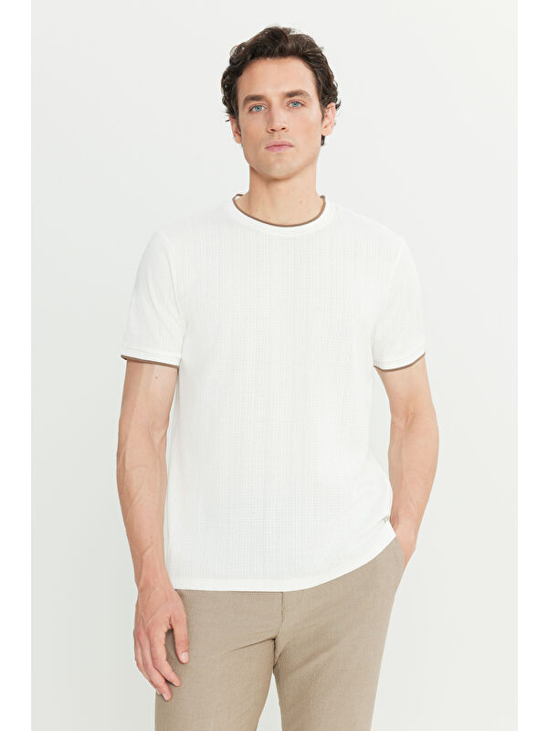 Altınyıldız Classics Erkek Ekru Pamuklu Slim Fit Dar Kesim Bisiklet Yaka Jakarlı Esnek Tişört
