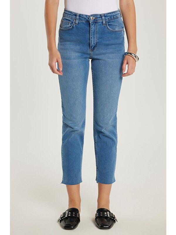 TUDORS Kadın Slim Fit Dar Kesim Kısa Boru Paça Mavi Jean Jean Pantolon