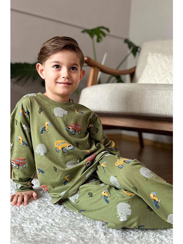Riccotarz Erkek Çocuk Üzerinde Fil ve Papağan Digital Baskılı Yeşil Pijama Takımı