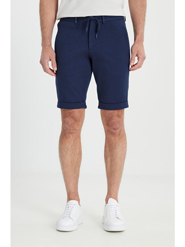 Altınyıldız Classics Erkek Lacivert Pamuklu Slim Fit Dar Kesim Beli Bağlamalı Yan Cepli Çizgili Şort