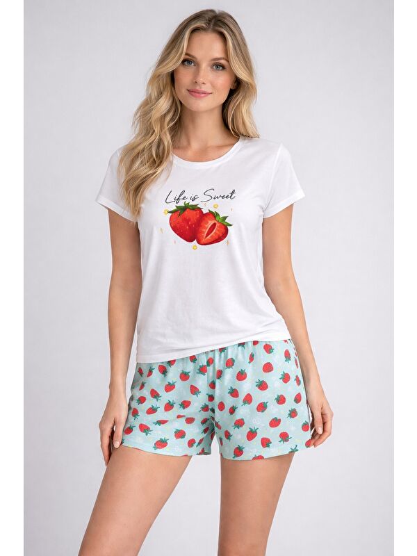 carla10 Çilek Baskılı Kadın Şortlu Pijama Takımı – “Life is Sweet” Baskılı Yazlık Rahat Ev Giyimi