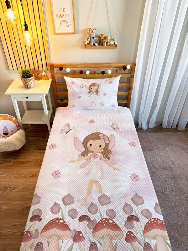 Evmila Mantar Ve Kız Desenli Bebek Ve Çocuk Baskılı Tek Kişilik Pike Takımı 160 X 220 Cm beyaz