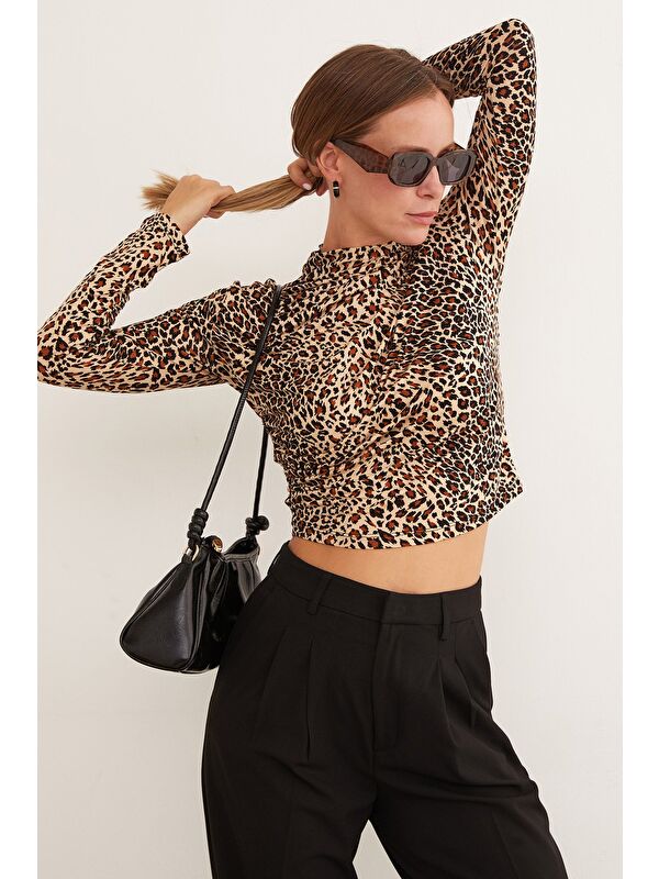 Fullamoda Leopar Desenli Yanı Drapeli Dik Yaka Bluz