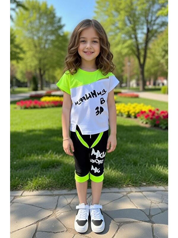 Riccotarz Kız Çocuk Üzeri Yazı Baskılı Bisiklet Yaka T-Shirt ve Şerit Detaylı Siyah Kapri Şortlu Takım