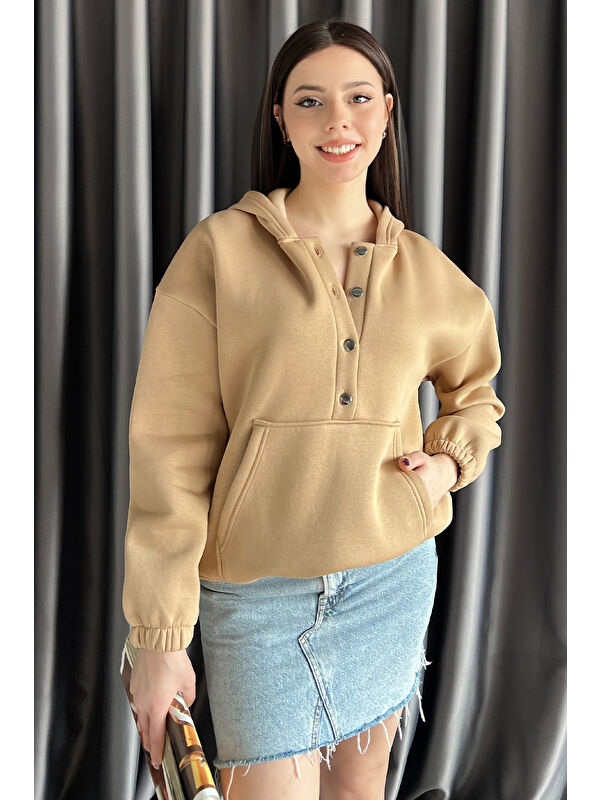 Gülseli Kadın Şardonlu Kanguru Cepli Düğme Detaylı Sweatshirt